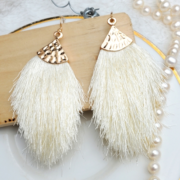 💫5/$25 Feather Boho Stunning Earrings - Picture 4 of 5